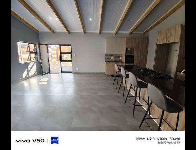 3 BEDROOM TOWNHOUSE FOR SALE IN ISLAND VIEW